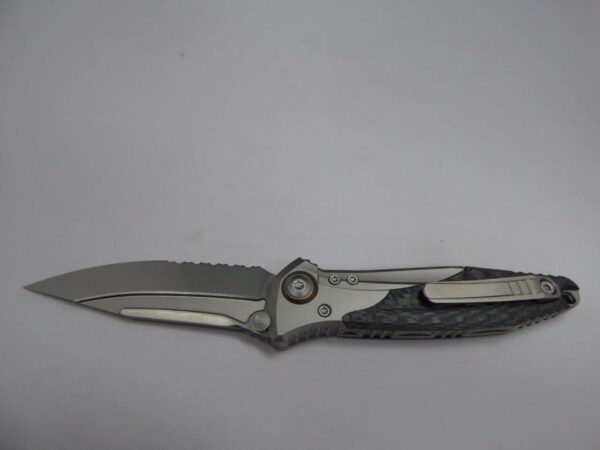 MICROTECH KNIVES SOCOM BRAVO MINI SINGLE EDGE TITANIUM HANDLE BEAD BLAST PARTIAL SERRATED BRONZE TITANIUM PIVOT COLLAR CARBON FIBER SCALES EDGE UP