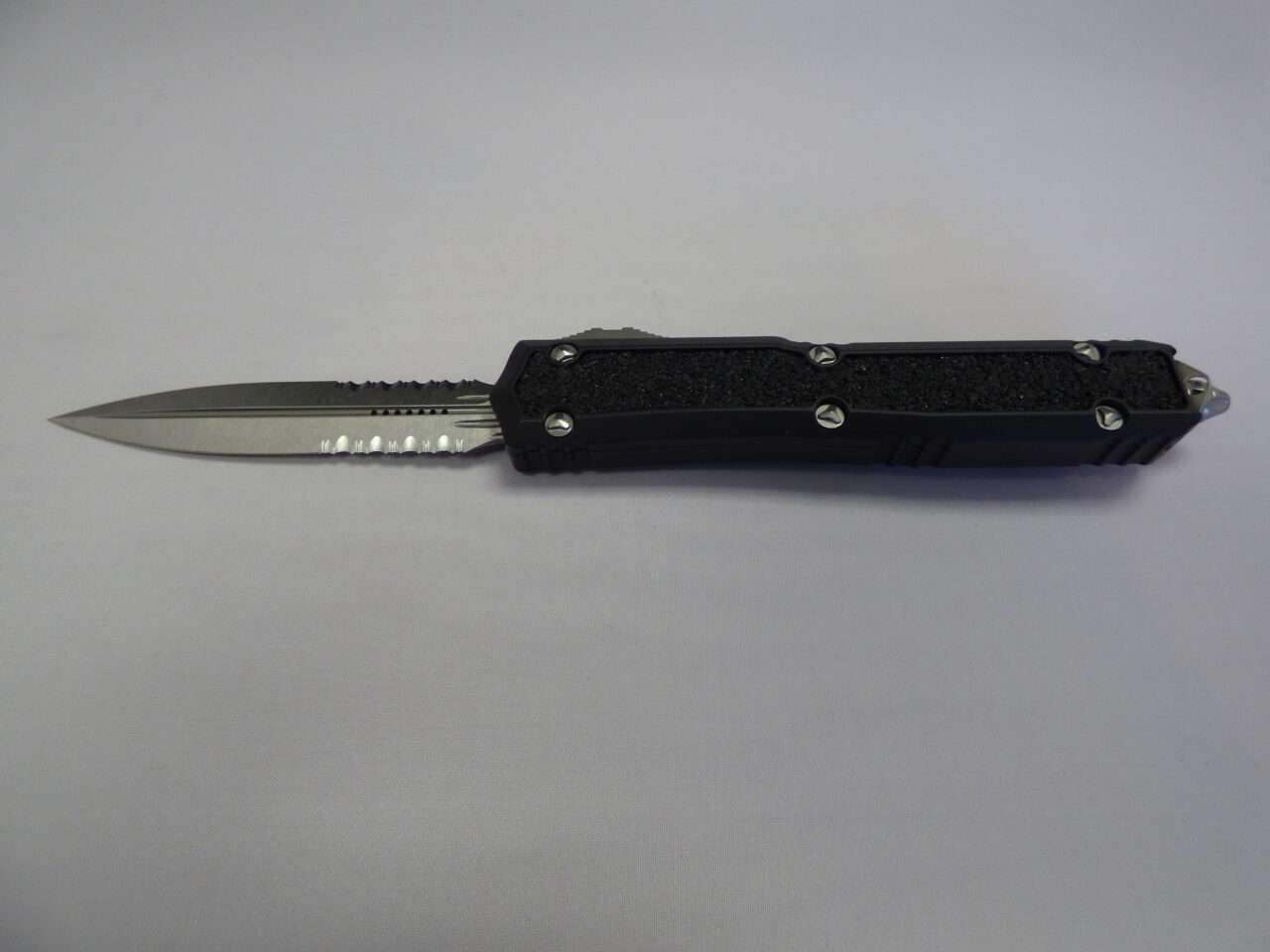 MICROTECH MAKORA DOUBLE EDGE SIGNATURE SERIES STONEWASH PARTIAL SERRATED NICKEL BORON INTERNALS LABEL