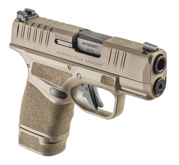 SPRINGFIELD ARMORY HELLCAT 3" DESERT FDE WITH EXTENDED MAGZINE RIGHT SIDE VIEW FRONT ANGLE