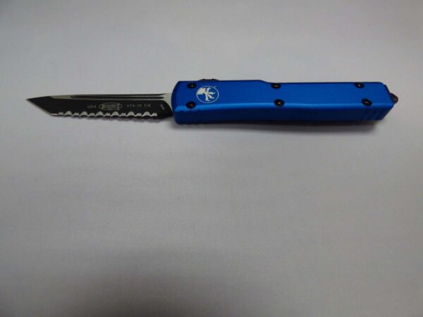 MICROTECH UTX70 TANTO EDGED BLUE FULL SERRATED BLACK BLADE/HARDWARE BLADE OUT CLIP SIDE