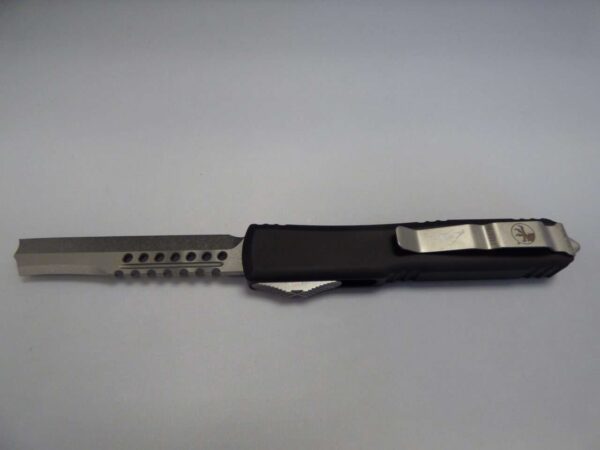 MICROTECH ULTRATECH HELLHOUND RAZOR SIGNATURE SERIES STONEWASH STANDARD EDGE FACING UP