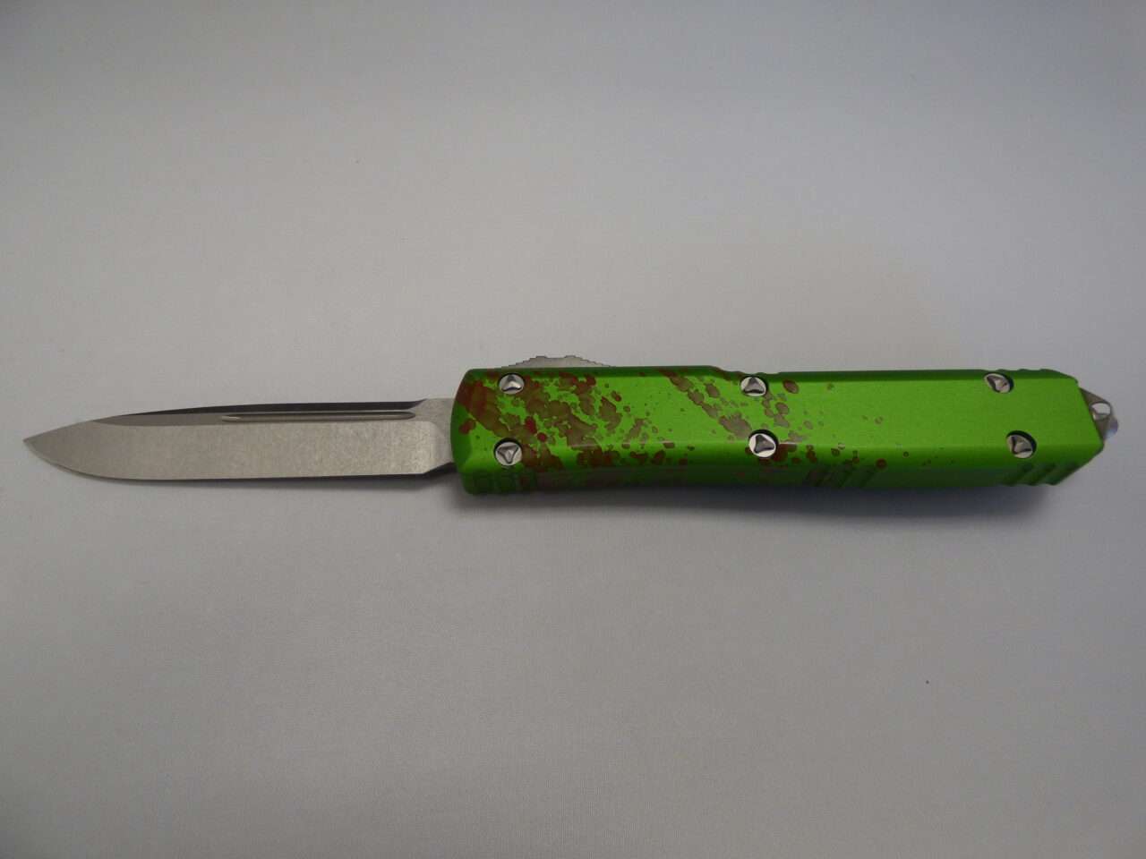 MICROTECH ZOMBIETECH SINGLE EDGE STONEWASH STANDARD EDGE FACING UP