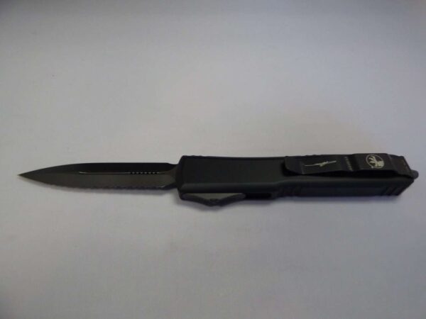 MICROTECH ULTRATECH DOUBLE EDGED SIGNATURE SERIES DLC FULL SERRATED DLC HARDWARE POCKET CLIP SHOWING
