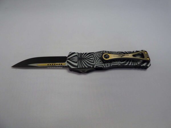 MICROTECH HERA SINGLE EDGE SIGNATURE SERIES TWO-TONED BLACK W/GOLD ACCENTS SOURCE ARTWORK BLADE OUT EDGE UP