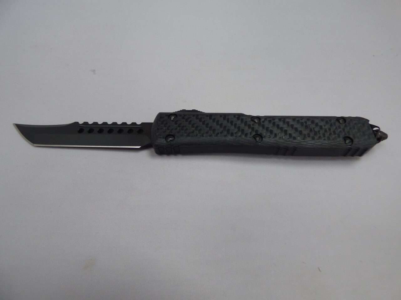 MICROTECH KNIVES ULTRATECH SHADOW HELLHOUND DLC CARBON FIBER TOP EDGE DOWN