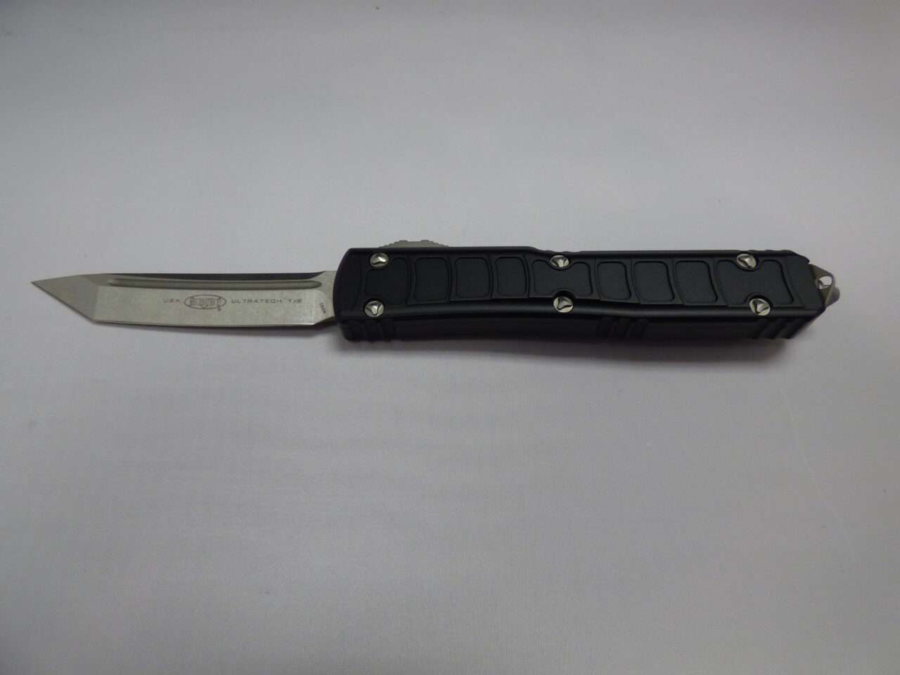MICROTECH ULTRATECH II TANTO EDGE SIGNATURE SERIES STONEWASH STANDARD WITH SILVER BLADE/HARDWARE MACHINED HANDLE BLADE OUT CLIP SIDE