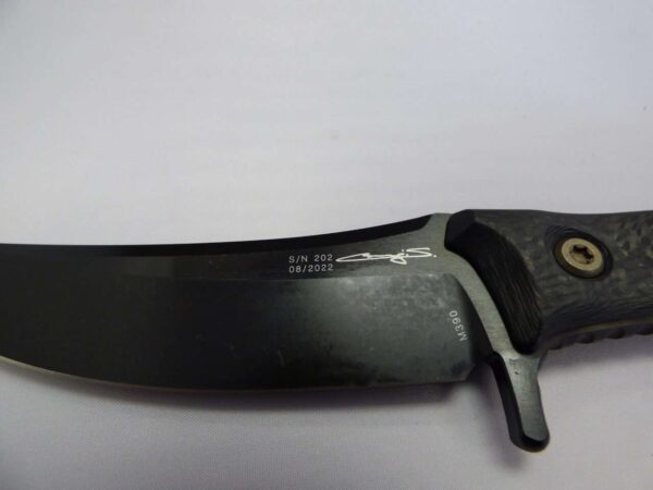 MICROTECH SBK SINGLE EDGE SIGNATURE SERIES DLC STANDARD CARBON FIBER HANDLE signature close up