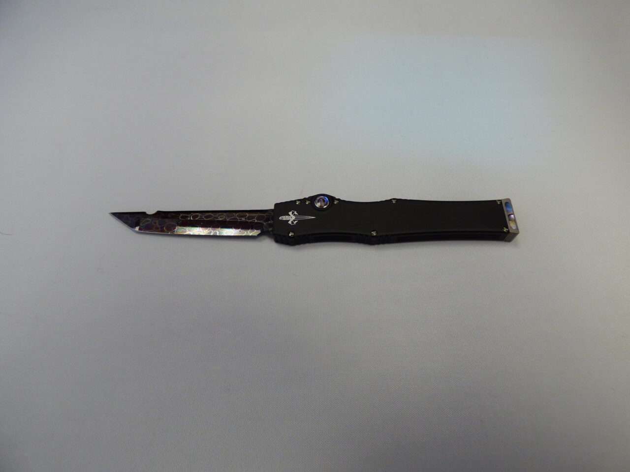 Microtech halo iii mini marfione custom closed in dry carbon fiber case open